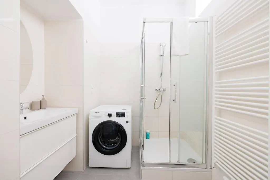 Modern Apartment Near City Center - 2Br, Netflix Vienna 0*,